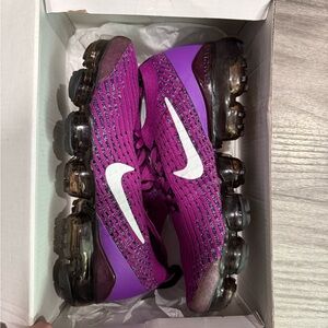 Nike Fuchsia Purple FlyKnit VaporMax Sneakers W8
